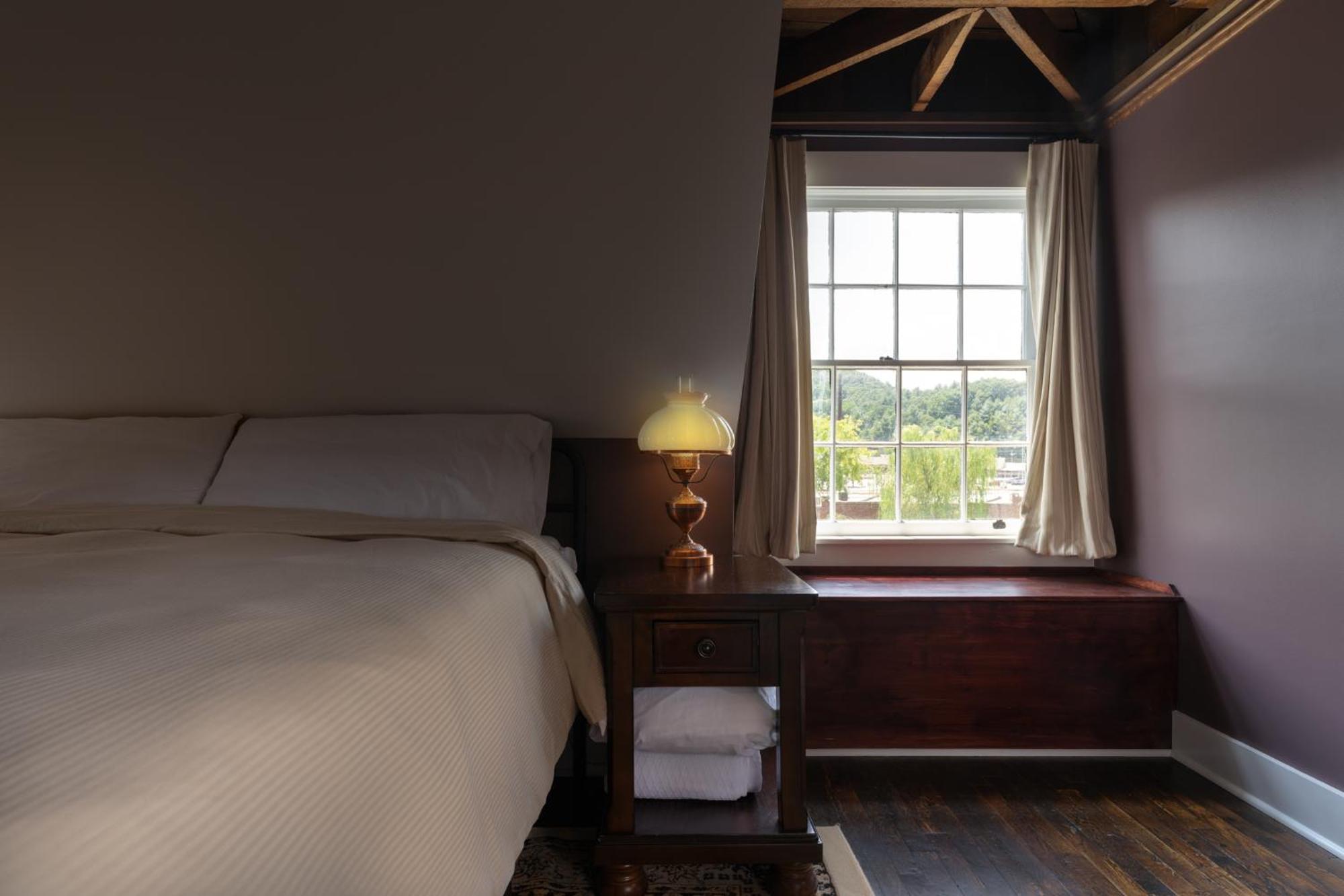 The Nuwray Hotel & Carriage House Burnsville Eksteriør bilde