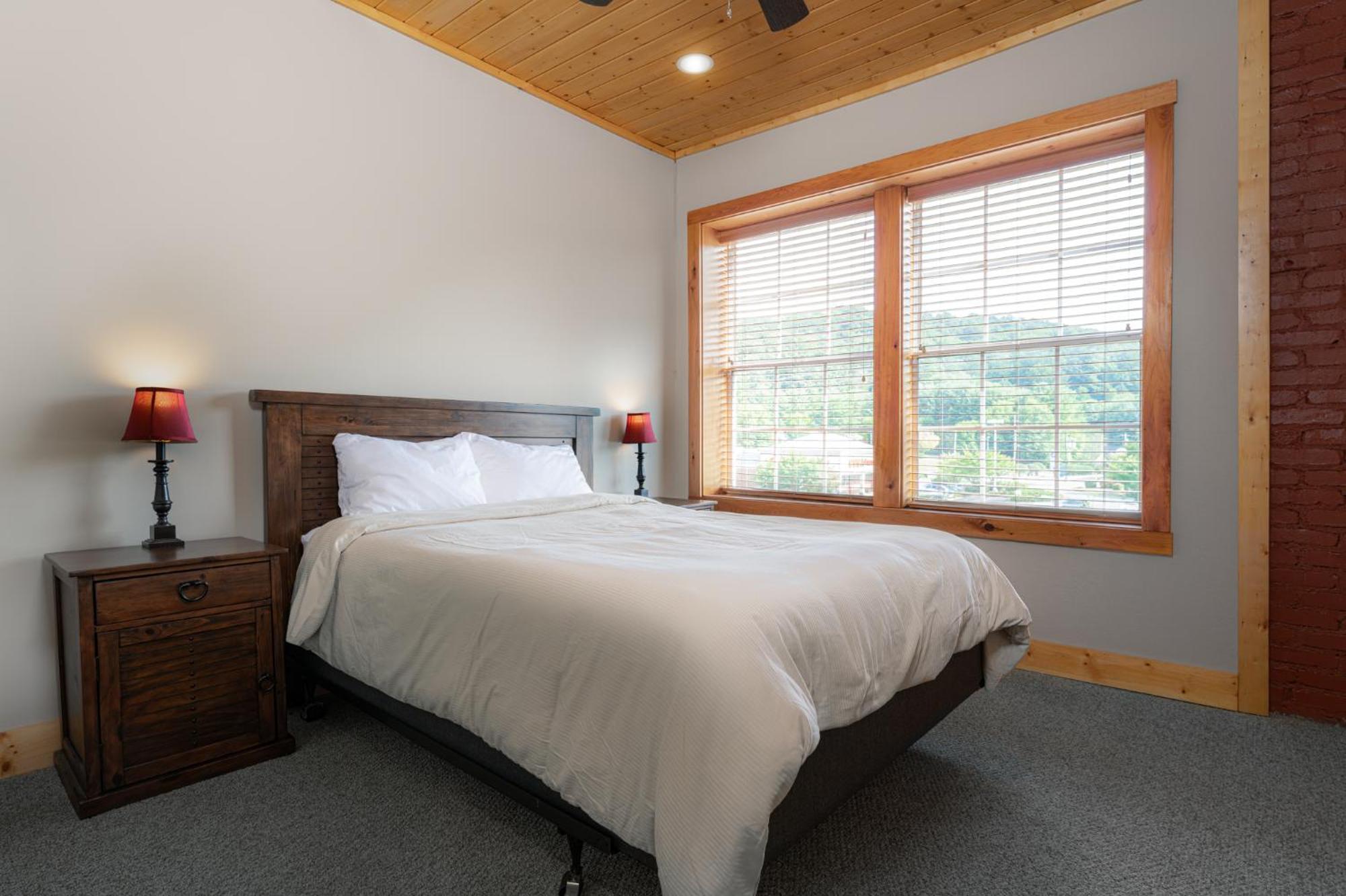 The Nuwray Hotel & Carriage House Burnsville Eksteriør bilde